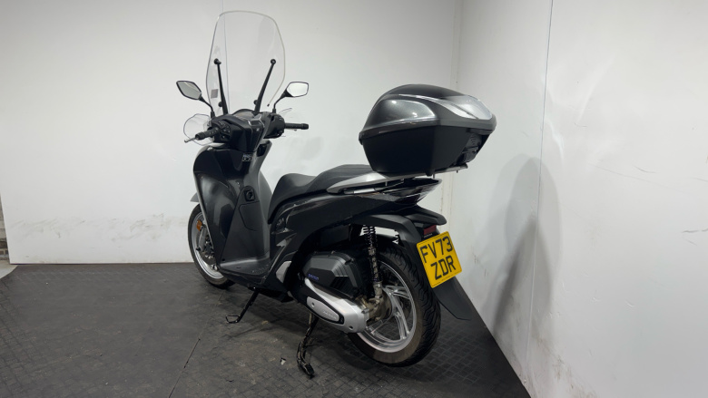 (23MY) Honda SH125i with Top Box
